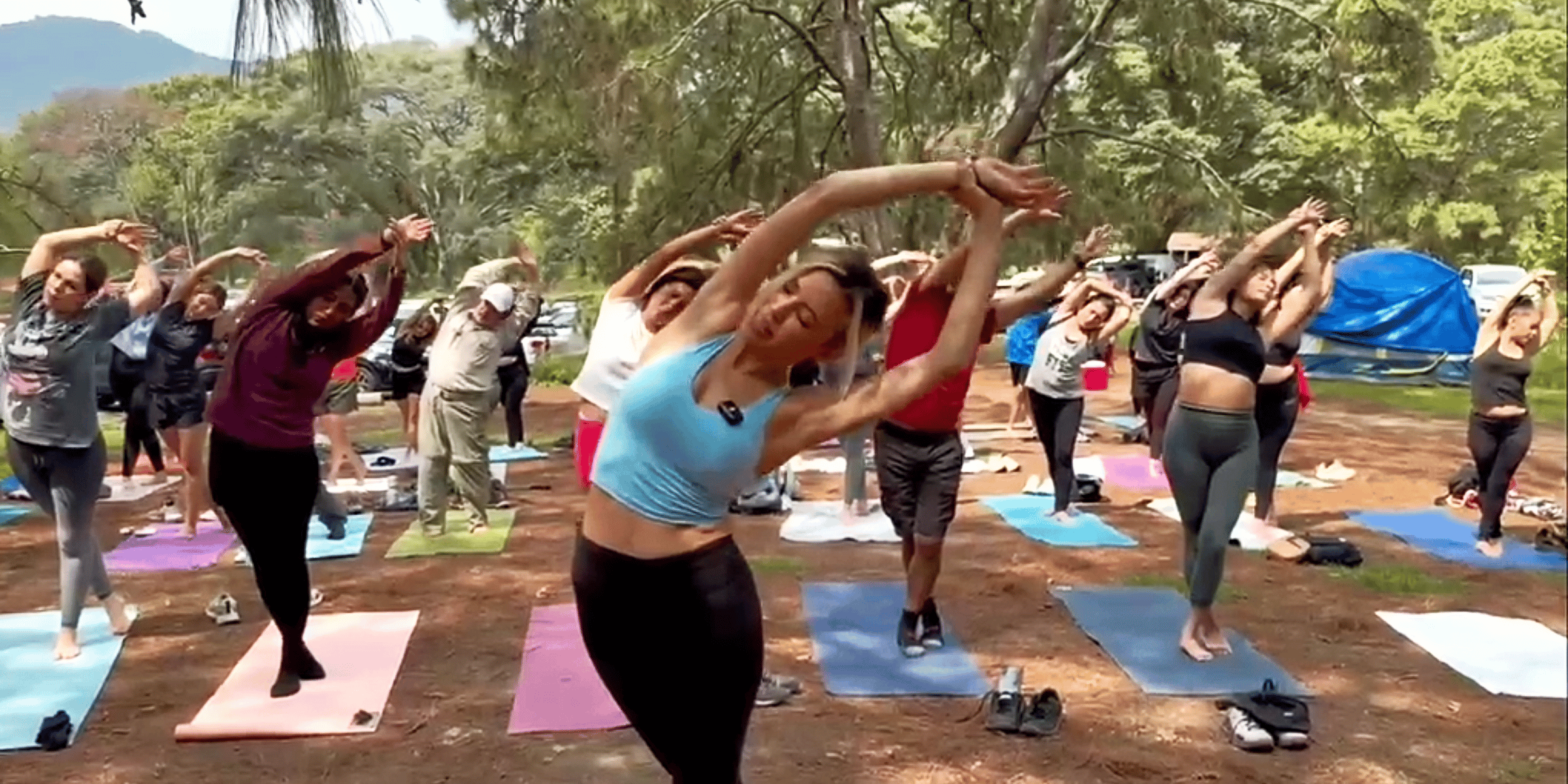 Clase grupal de yoga con Ana Martín