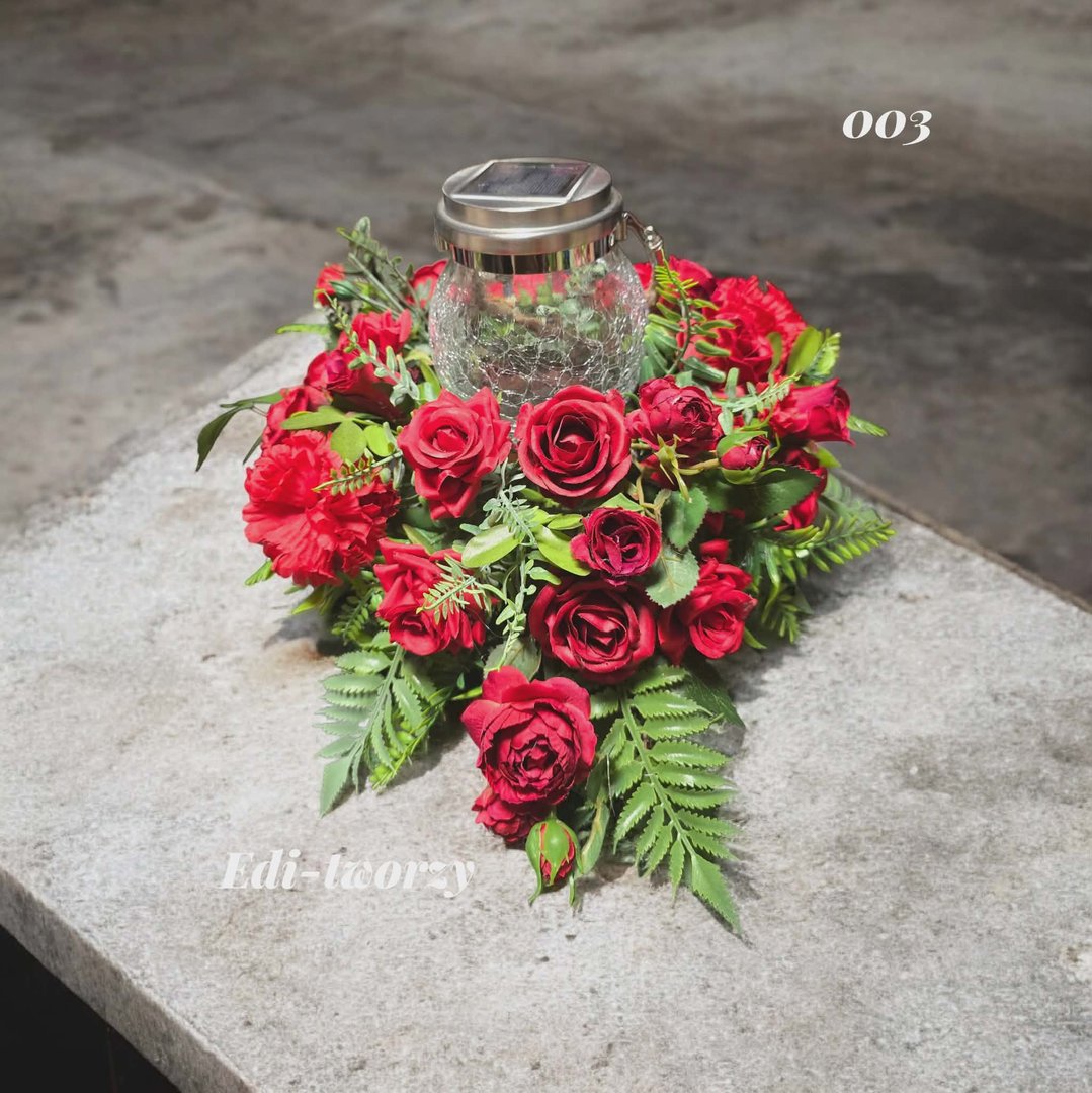 Kompozycja kwiatowa 150 zł