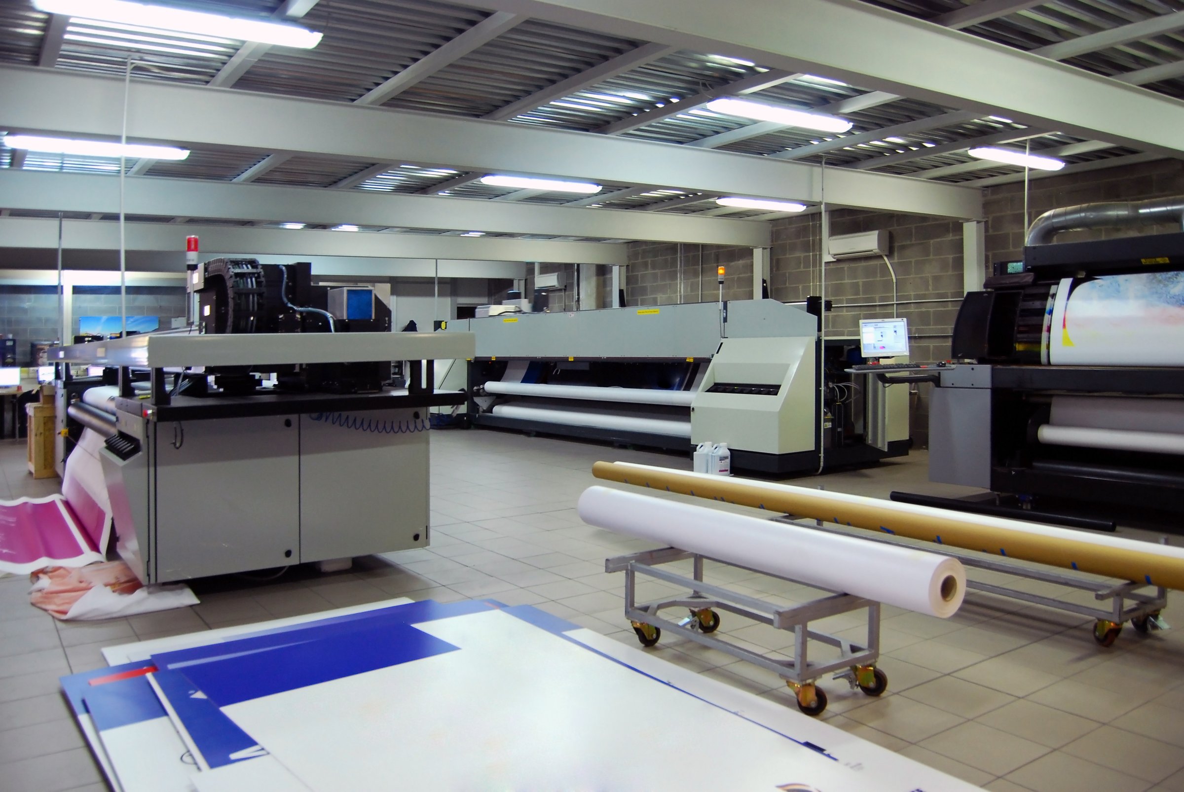 Digital printing system for printing a wide range of superwide-format applications. These printers are generally roll-to-roll and have a print bed that is 2m to 5m wide. Mostly used for printing billboards and generally have the capability of printing between 60 to 160 square metres per hour.