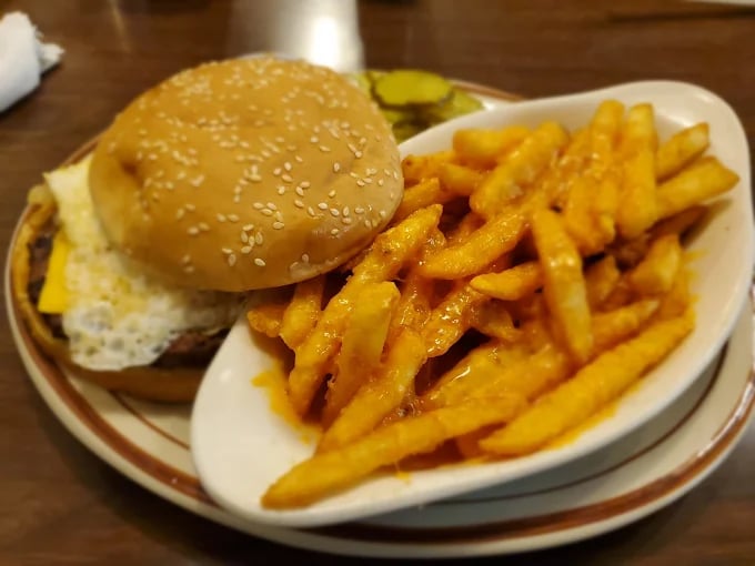 Mama's Eggcellent Burger