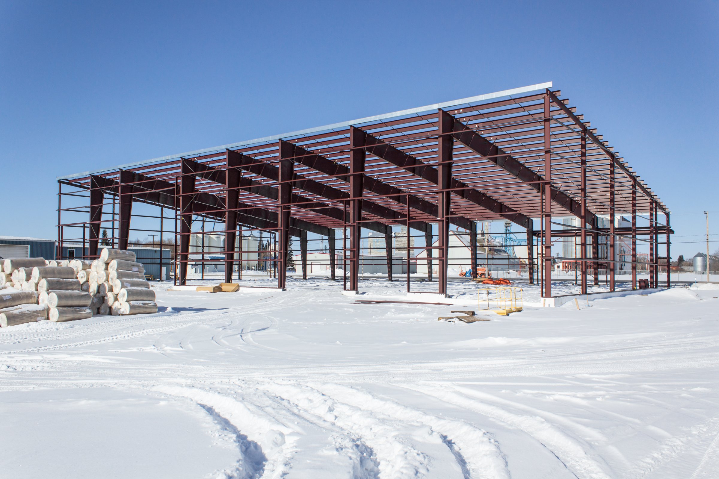 steel frame structure in winter with a cloudless sky