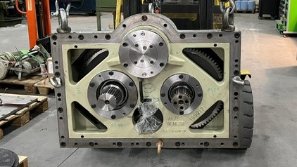 Gereviseerde tandwielkast met cardanas