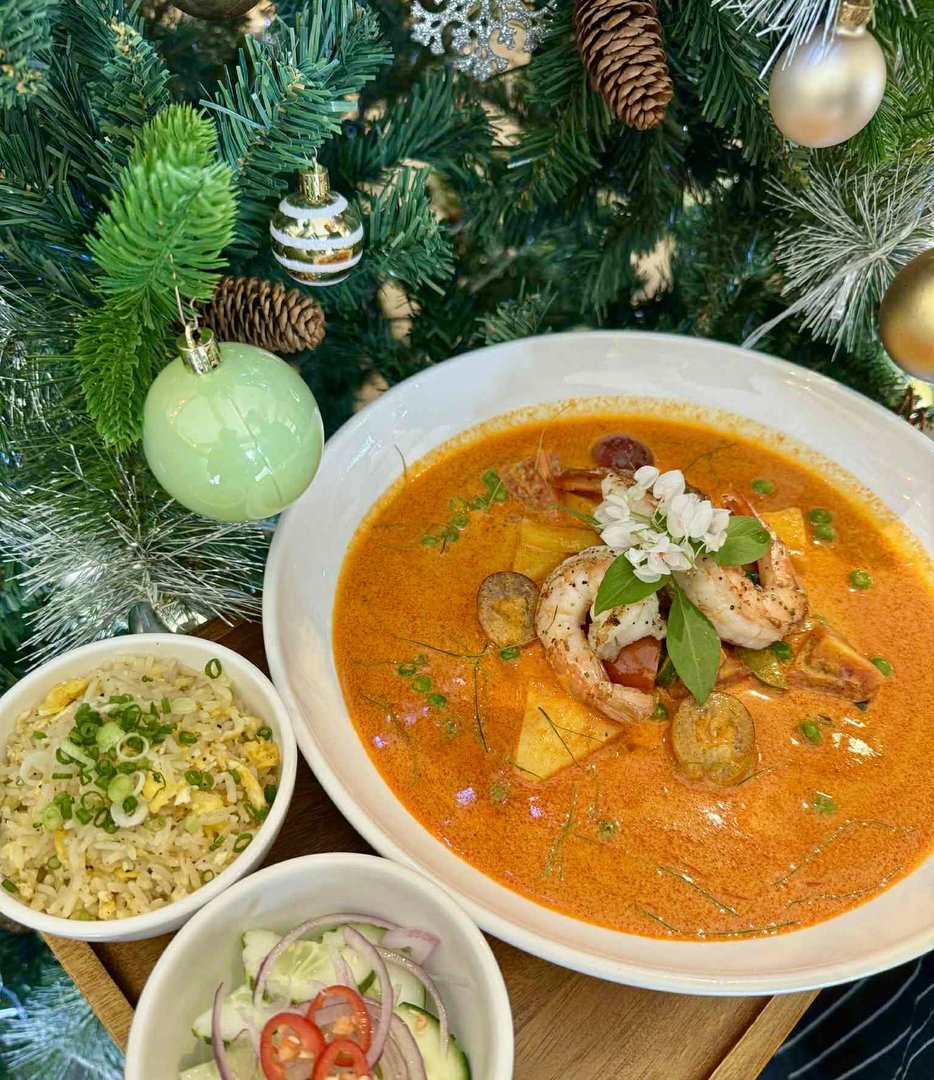 Grilled Prawns with Red Curry Sauce - Succulent prawns served with egg fried rice