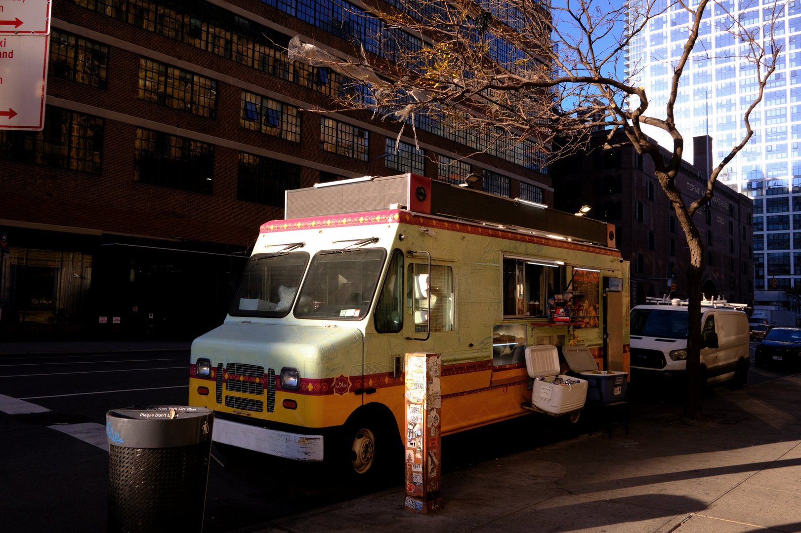 Food truck shot in Chelsea NYC