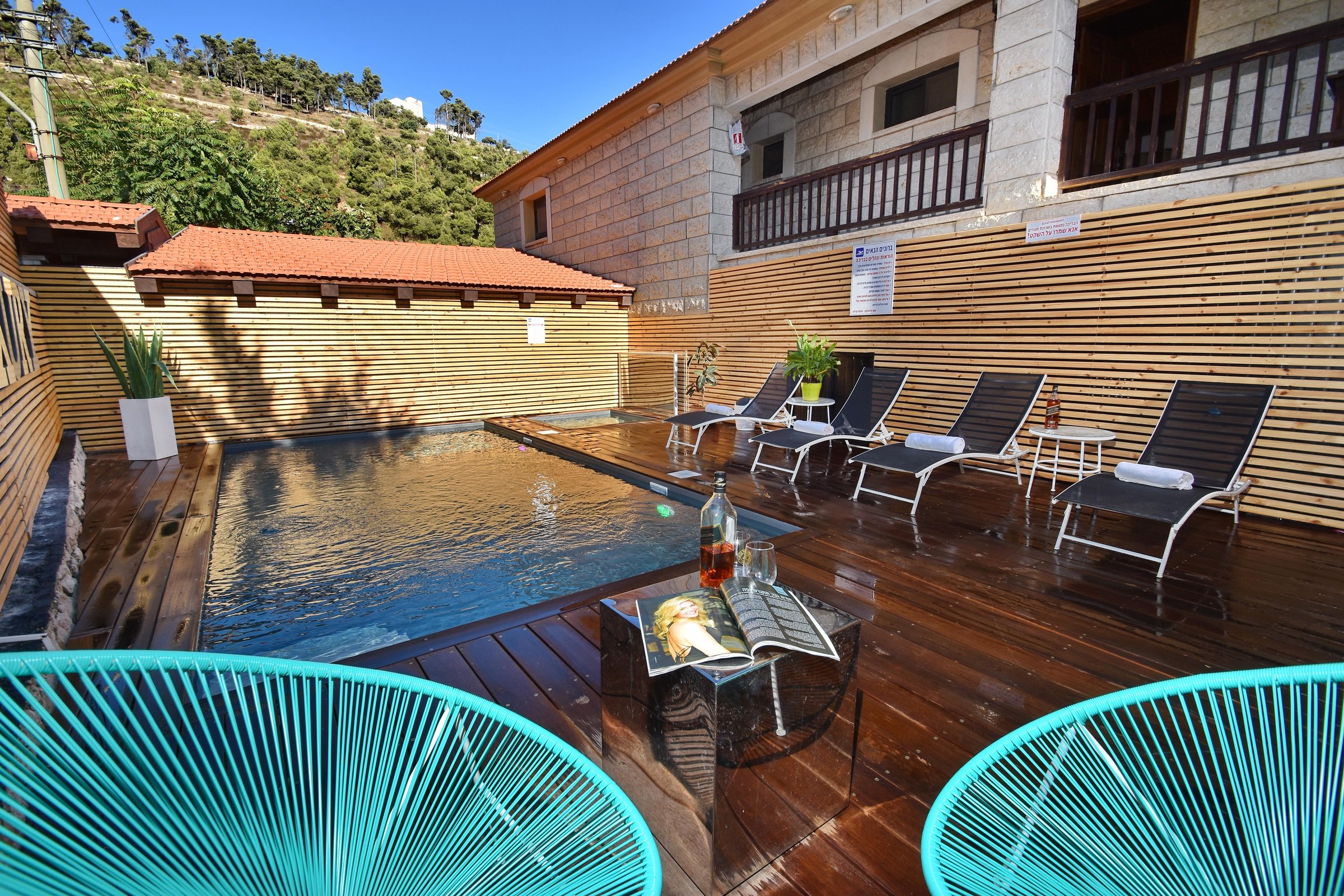 בריכה ללא קירוי