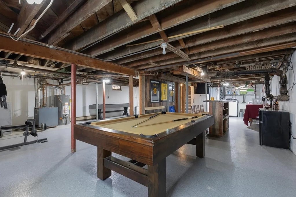 Basement floor with coating