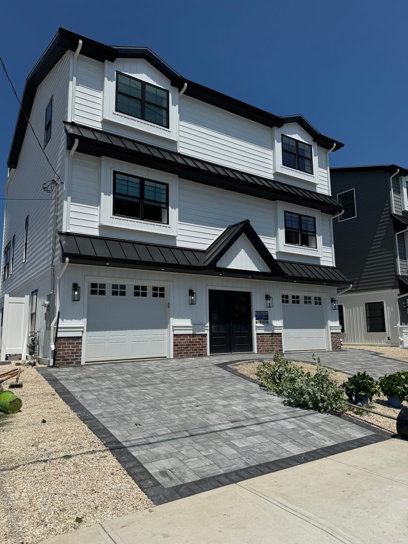 Aleczander Construction siding project