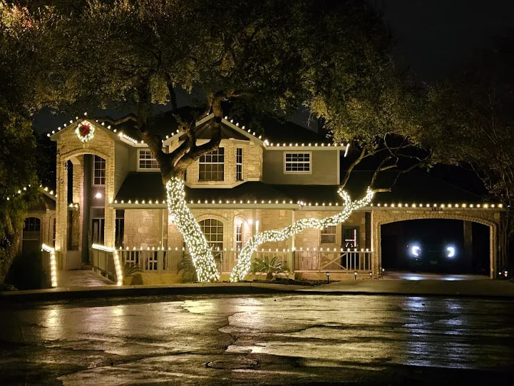 Brandon Gomez Property Christmas Light Display