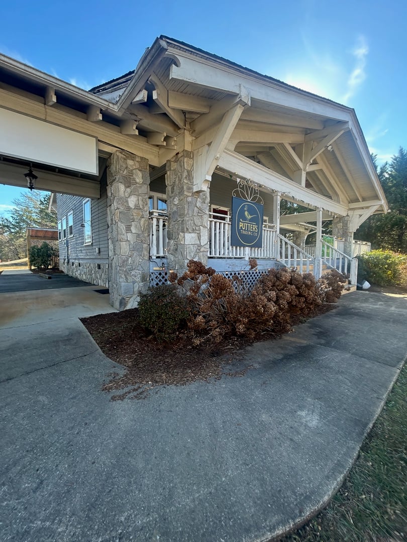 Putter's Trading Co. interior