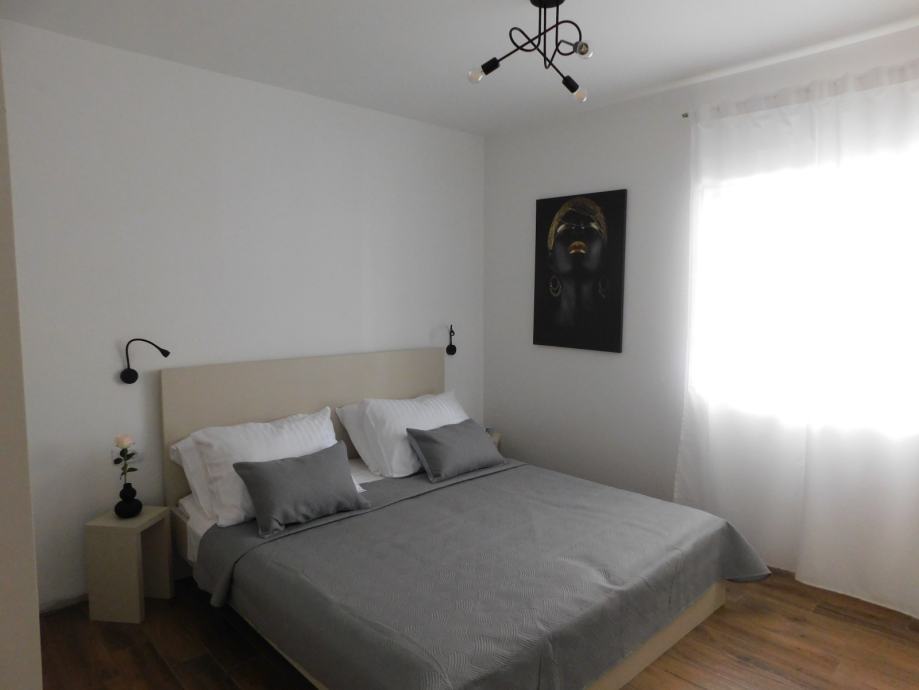 Vila Brač - bazen noću