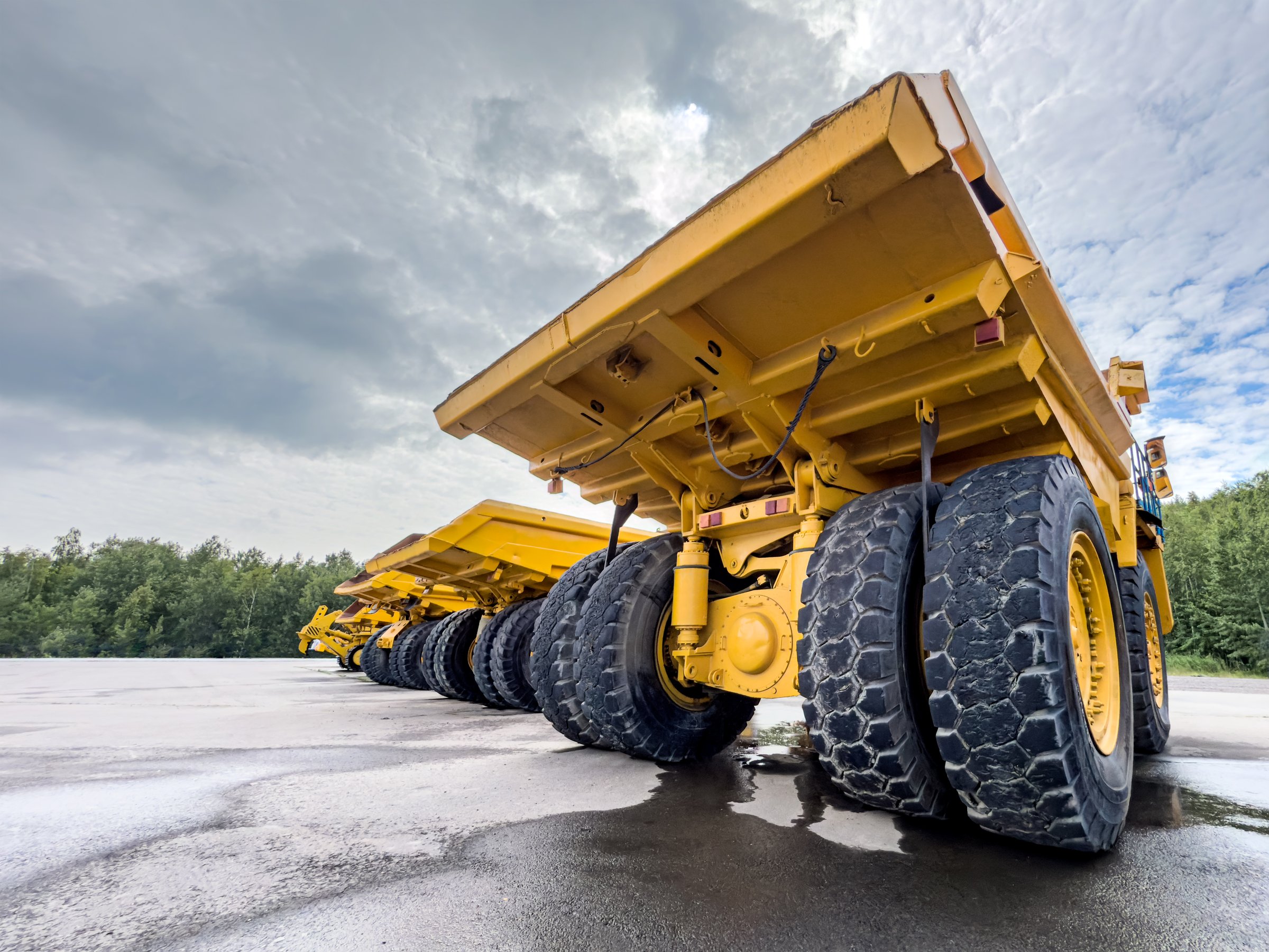 Yellow mining truck heavy construction machinery