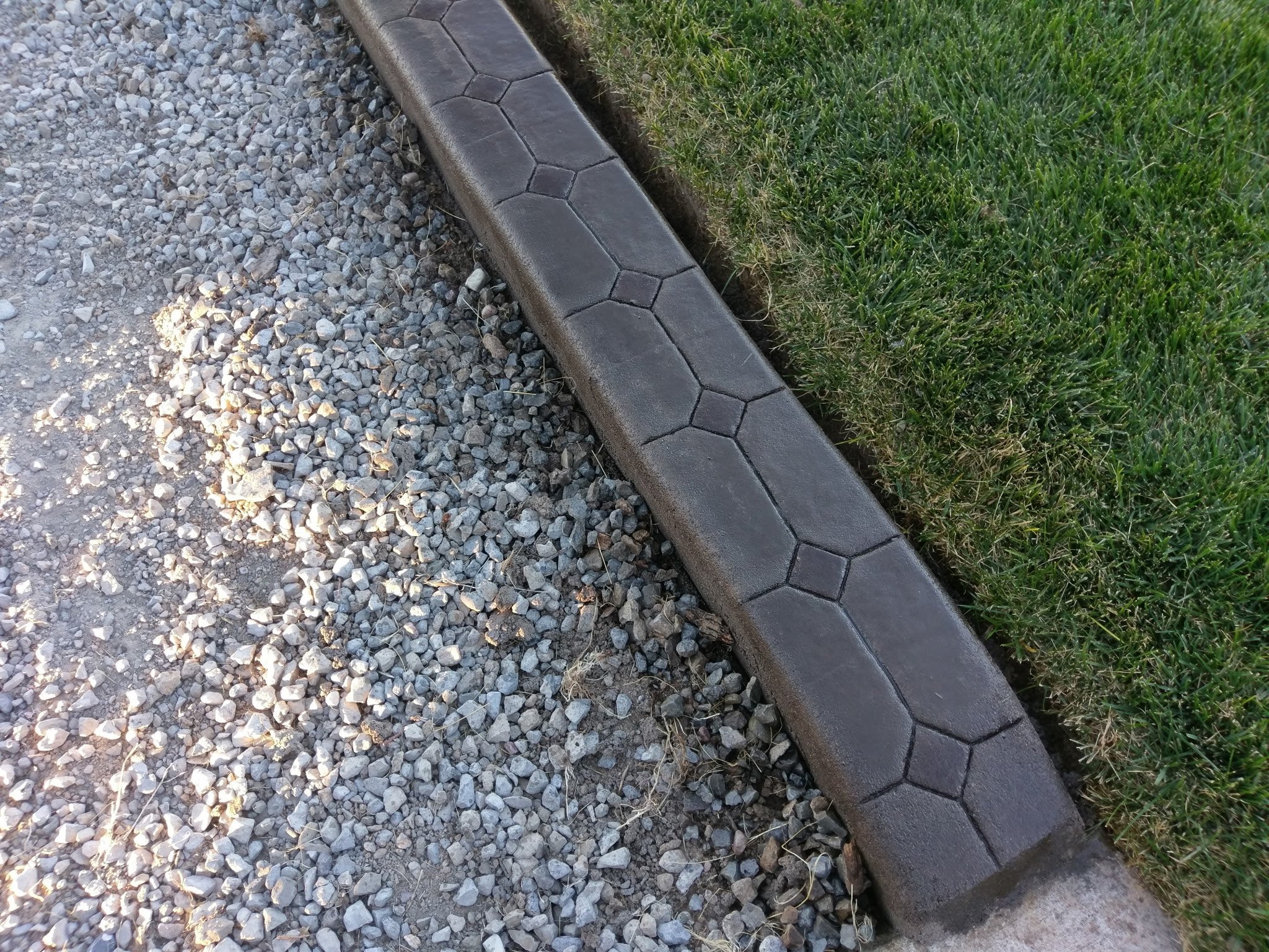 Diamond pattern curbing style