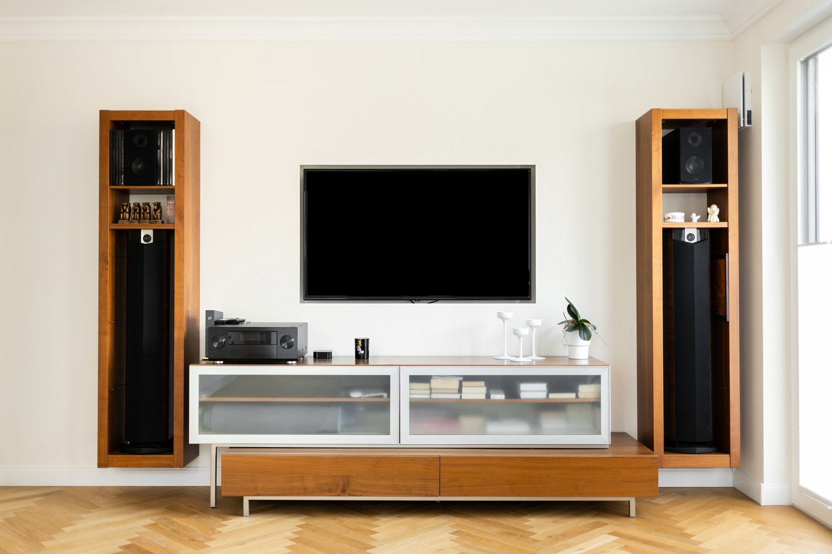 Cozy home cinema. A large screen combined with good sound immerses you in the world of cinema. You can meet with friends and have a pleasant evening watching a good movie. concept of cinema mania.