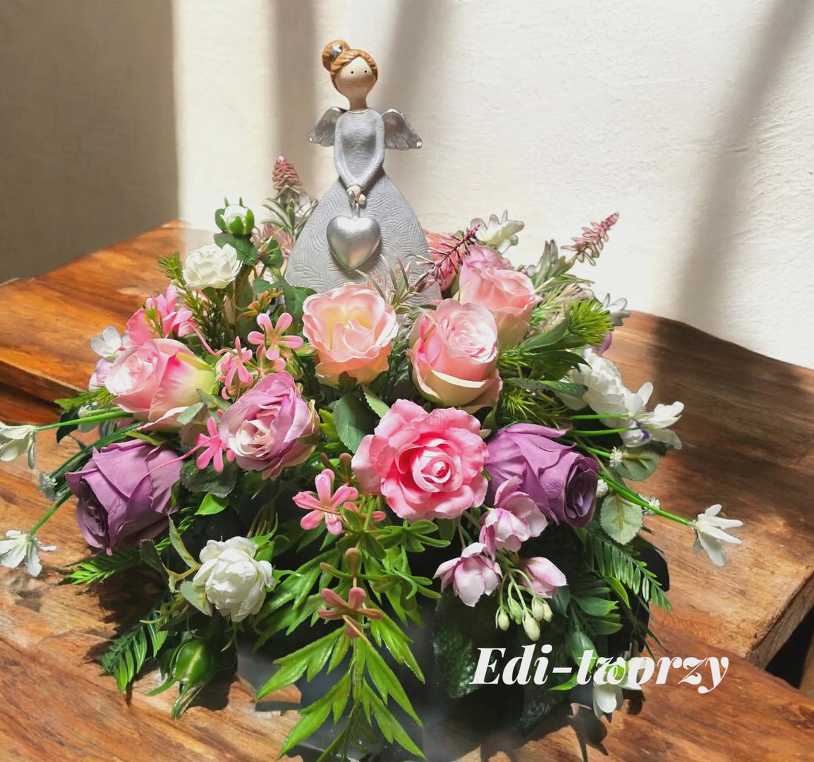 Kompozycja kwiatowa 150 zł