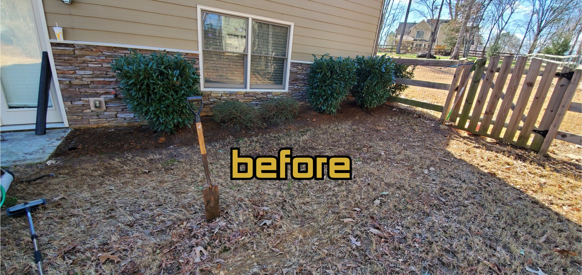 Synthetic Straw Bed Before - Garden bed with old pine straw before renovation in Parkside Mission Estates