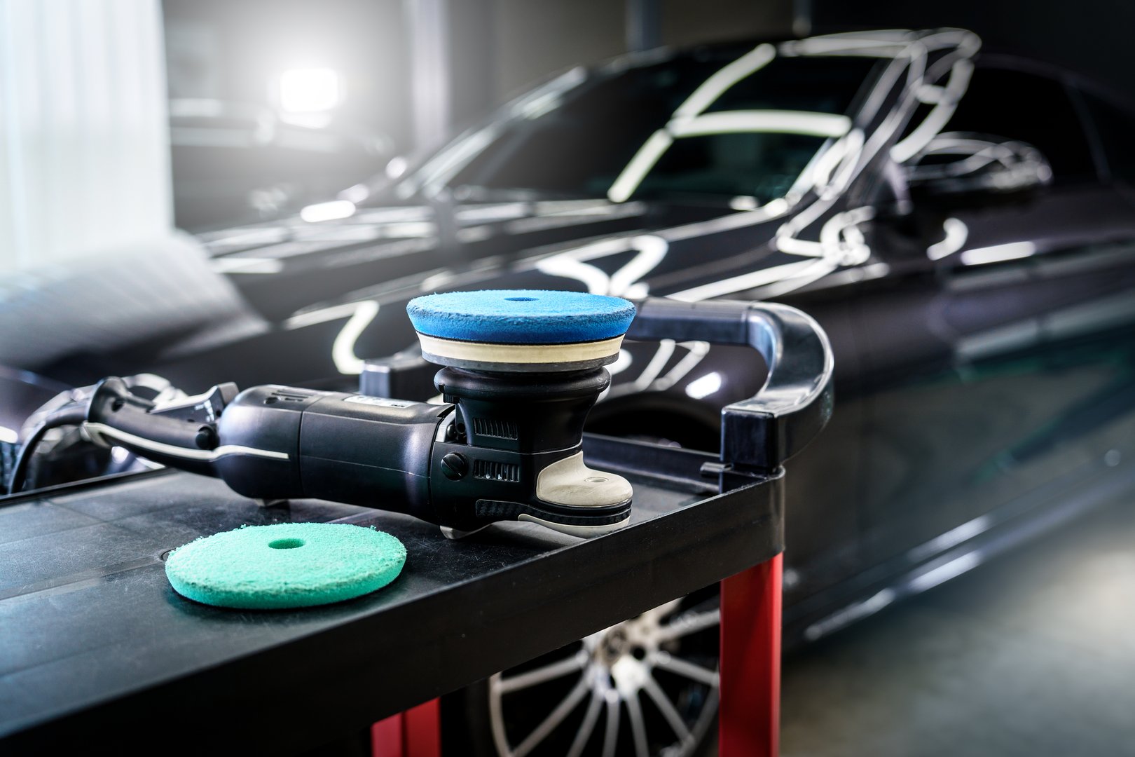 This premium car polishing machine is fully optimized for use in a professional automotive detailing shop