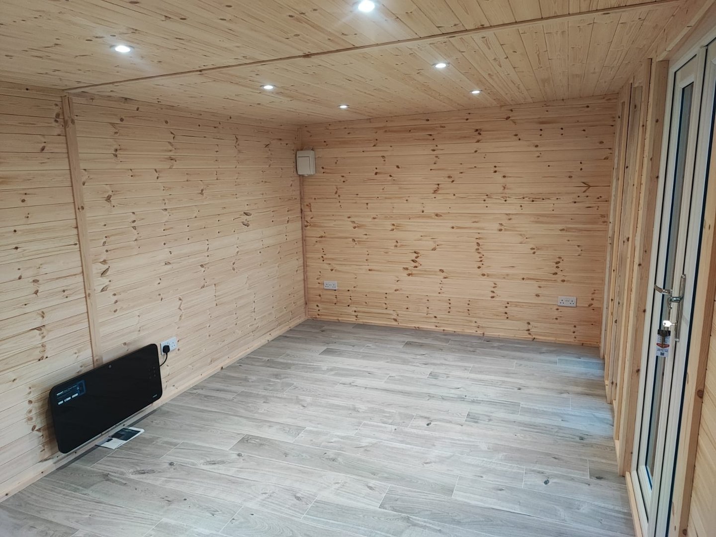 Insulated garden room