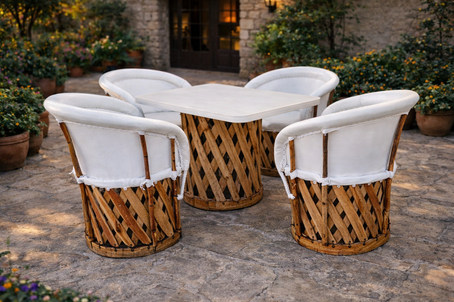 Juego bistró equipal blanco: mesa rectangular con 4 sillas equipales tapizadas en blanco