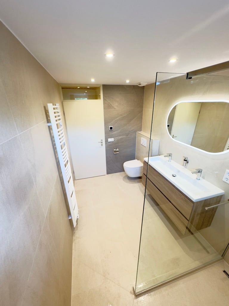 Moderne badkamer tegelwerk in Oss