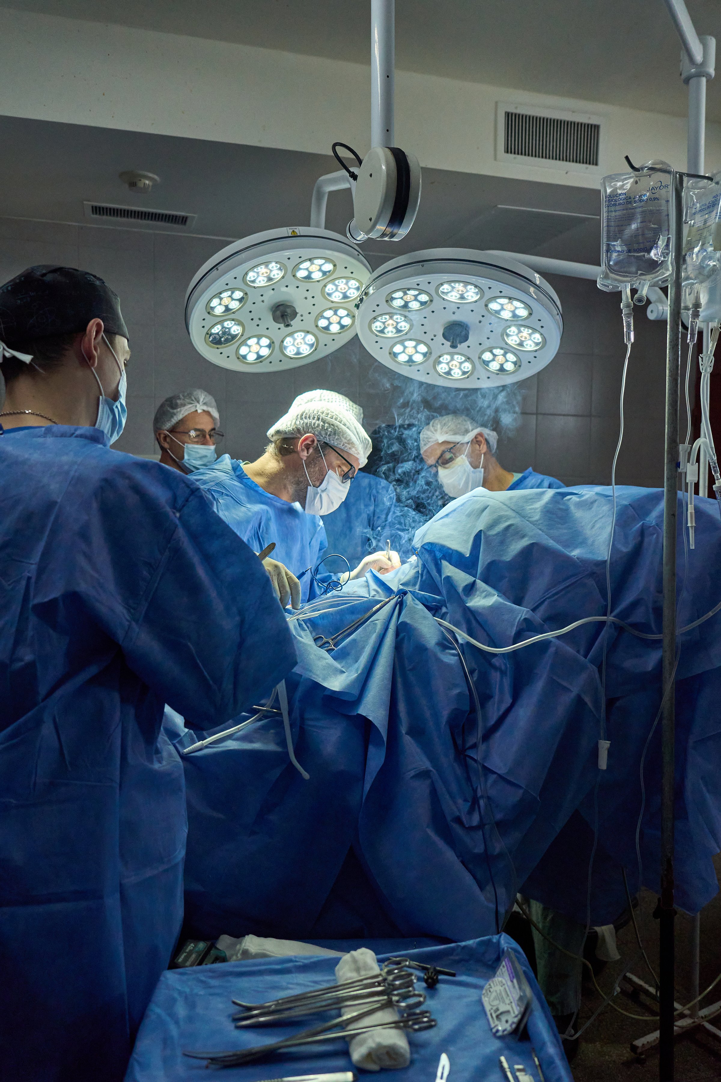 Equipo médico en quirófano