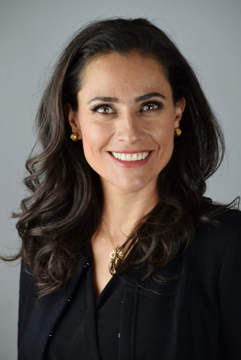 Ana García G presentando