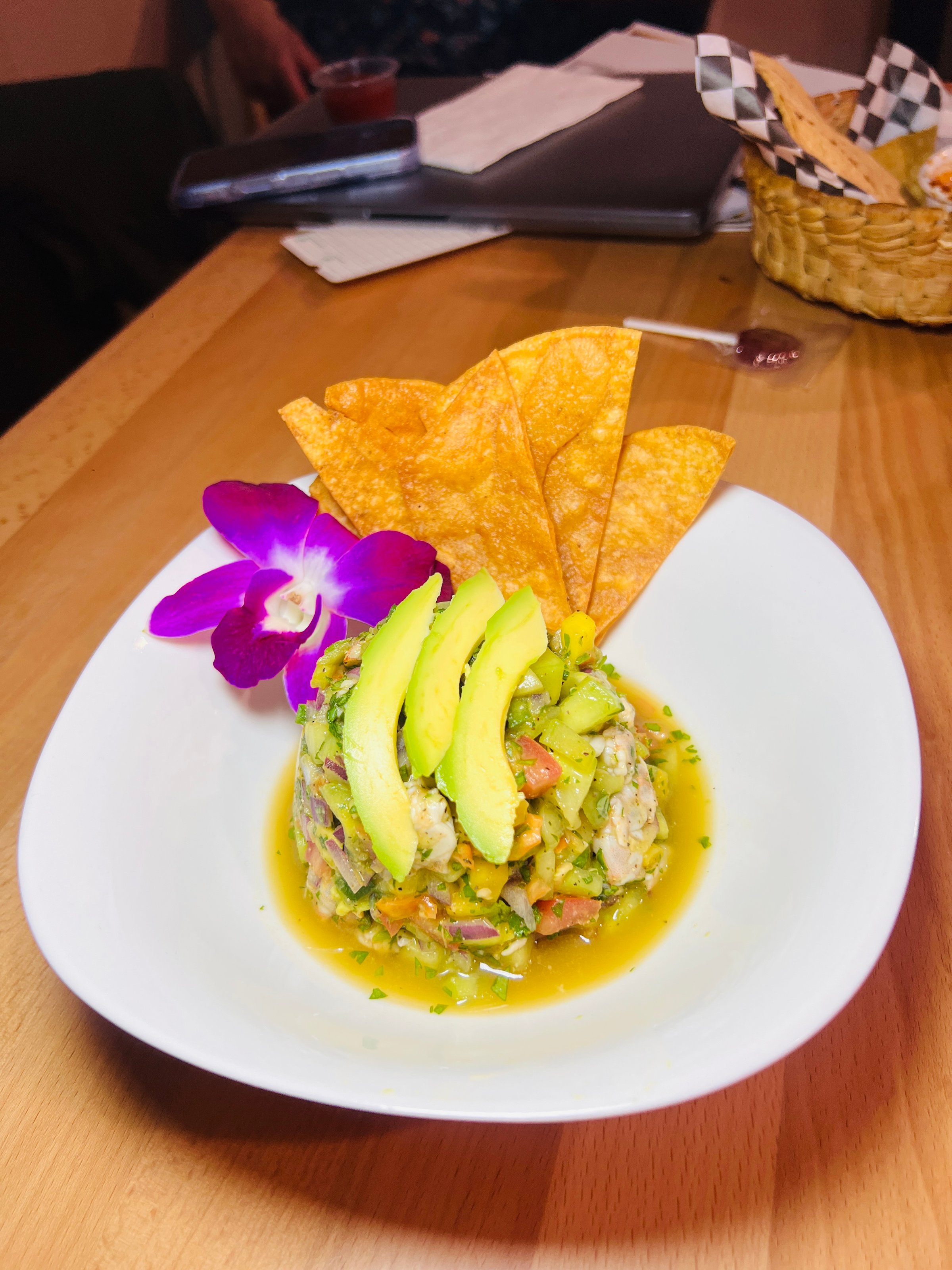 Plates & Combos at Pakos Bar & Grill