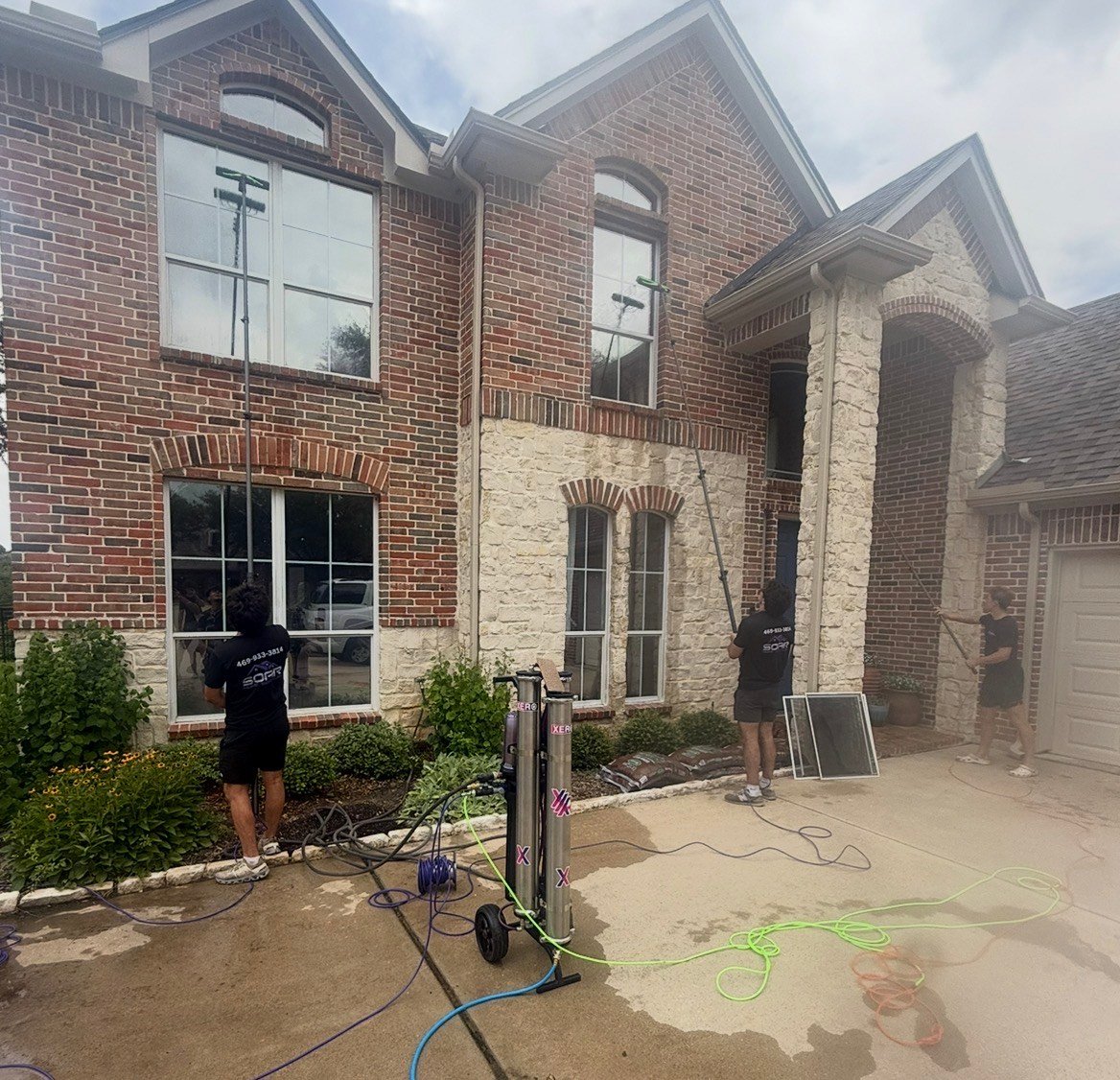 Professional window cleaning by Soar Home Services in Dallas-Fort Worth
