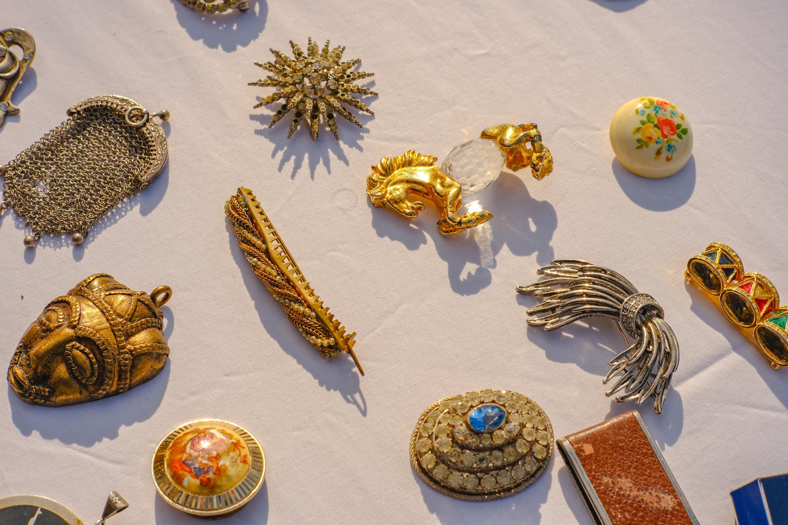 Anqtique Brooch in flea market