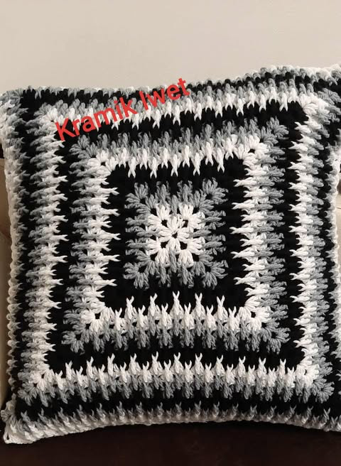 Dekoracja szydełkowa