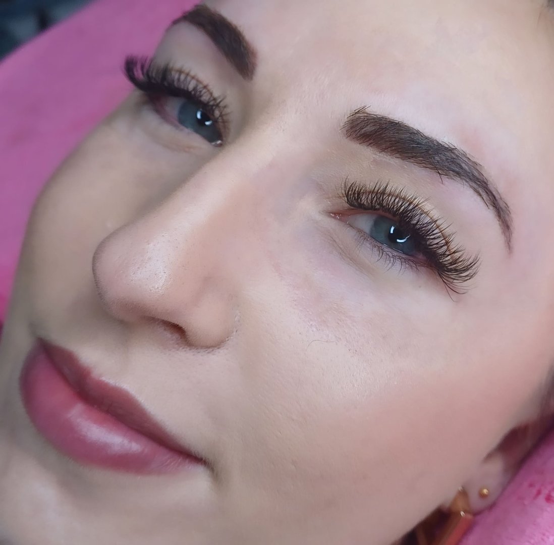 Glamorous lash transformation