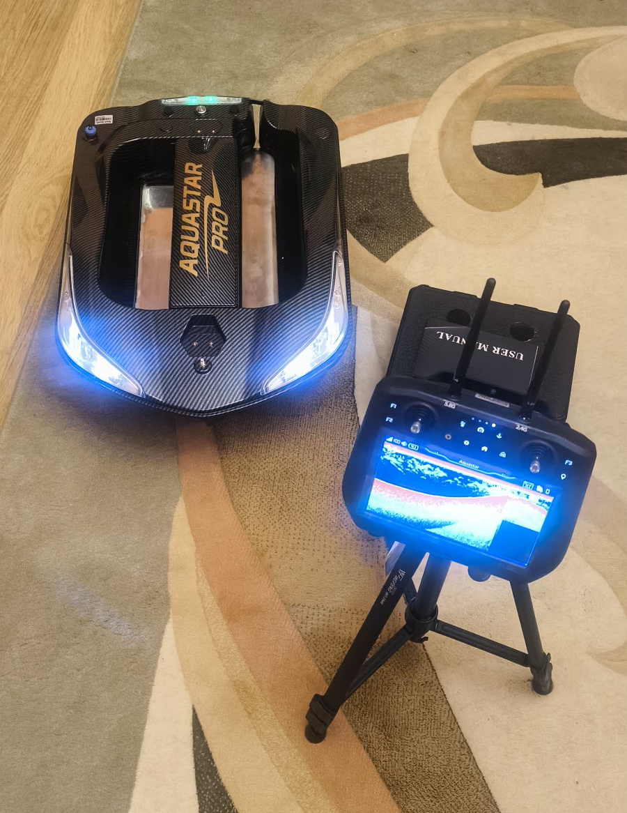 Romāna iegādātā Aquastar Pro laiva