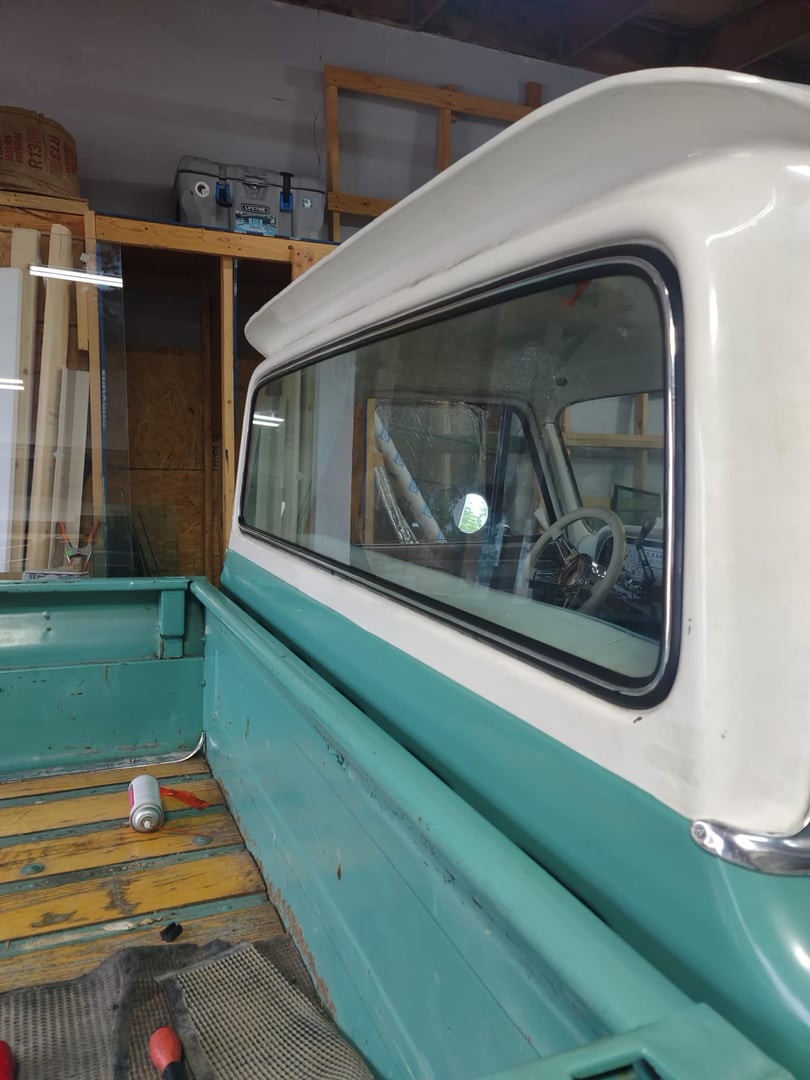 Vehicle back glass replacement service
