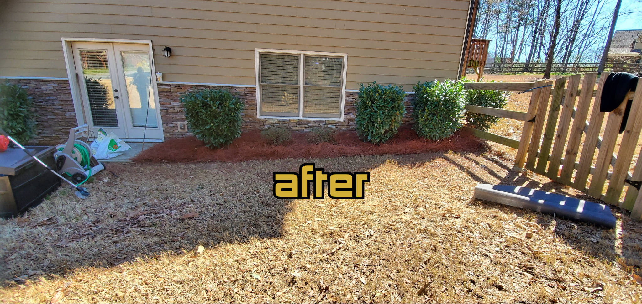 Synthetic Straw Bed After - Beautiful garden bed with fresh synthetic pine straw in Parkside Mission Estates