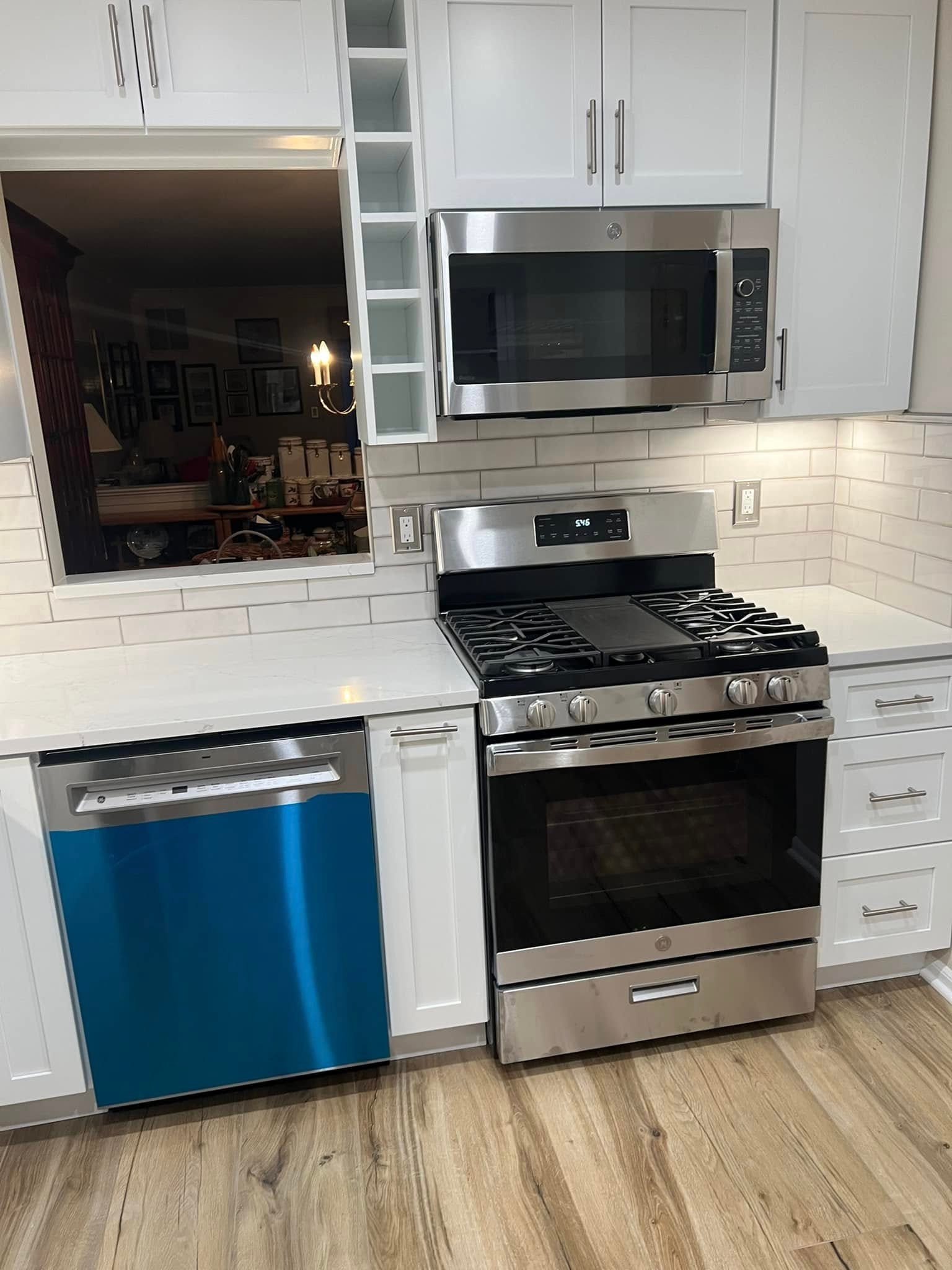 Kitchen remodeling in Toledo area – traditional style kitchen with wood accents