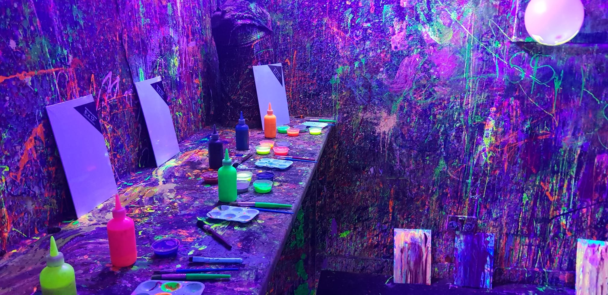 Paint splatter room