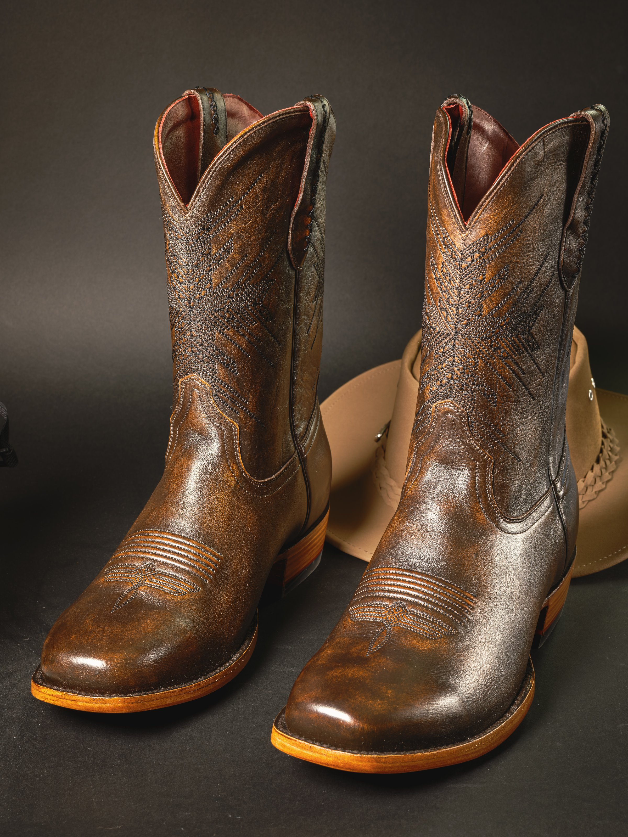 Bota western bordada