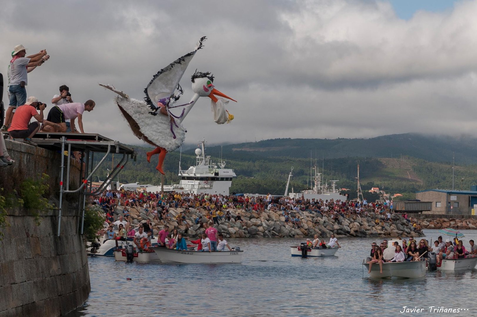 Festividades locales con celebraciones tradicionales de la comunidad