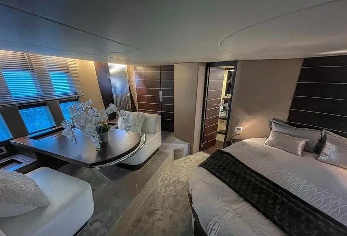 Azimut 68S Yacht