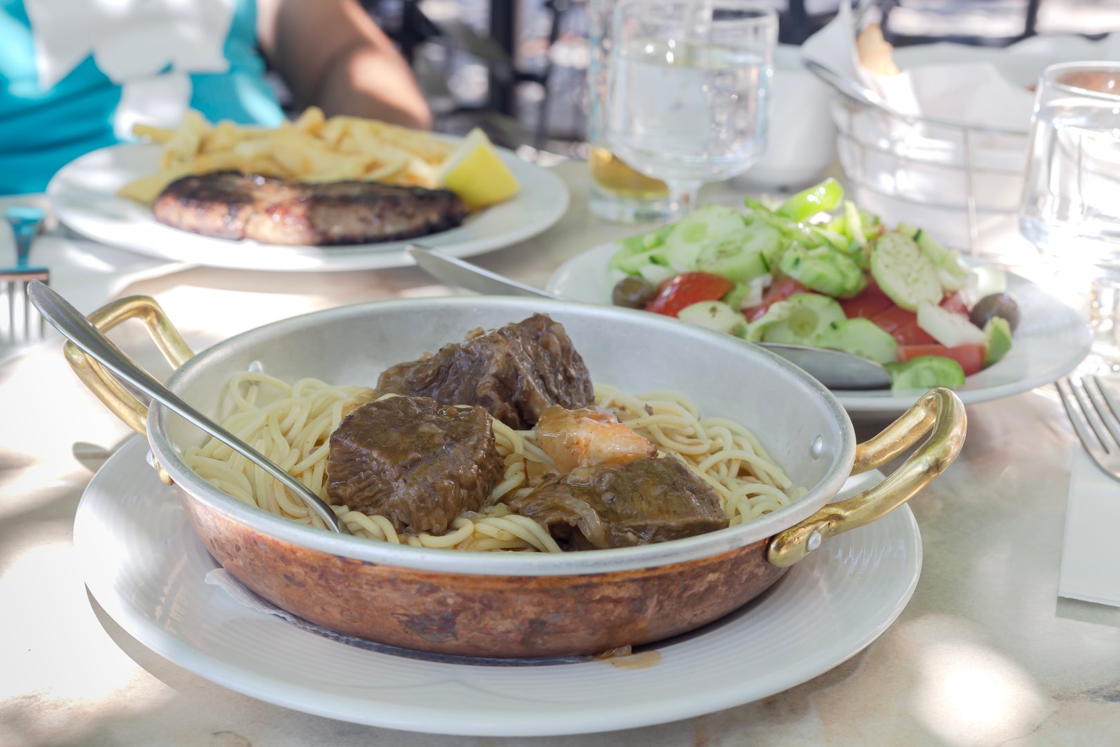 Greek stew with pasta