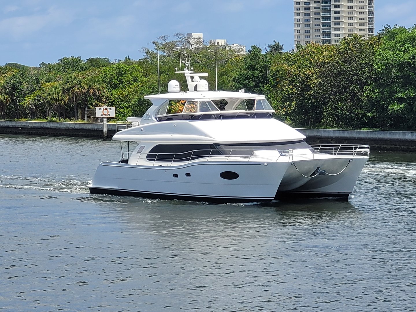 60' Horizon Powercat yacht delivery