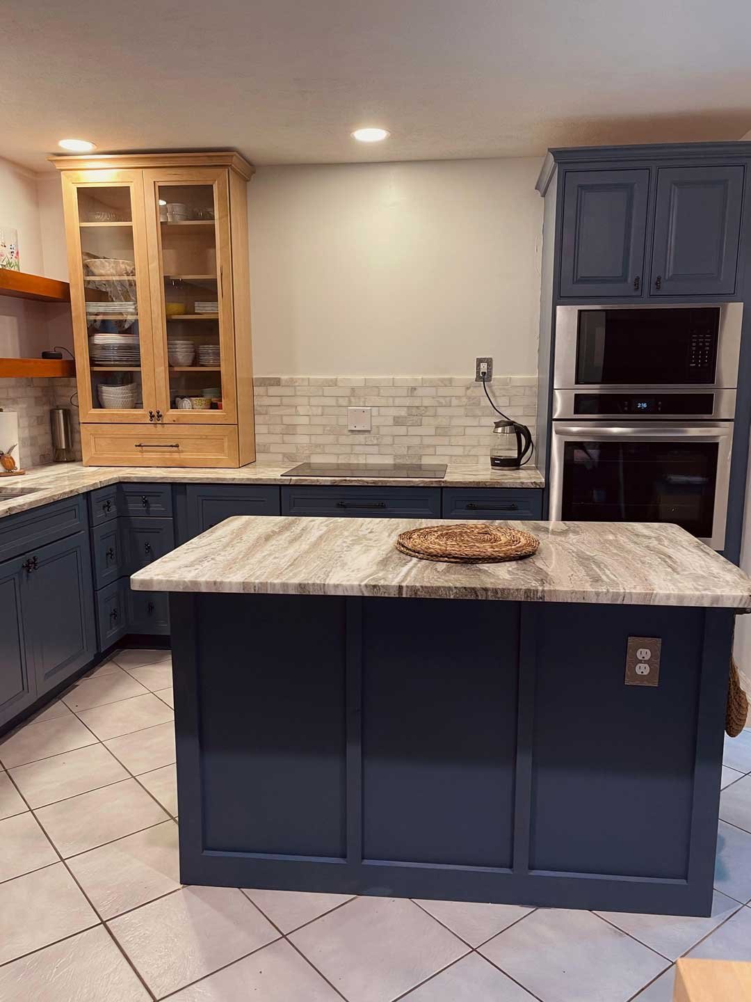 Modern kitchen remodeling project in Port Saint Lucie Florida with custom cabinets and granite countertops