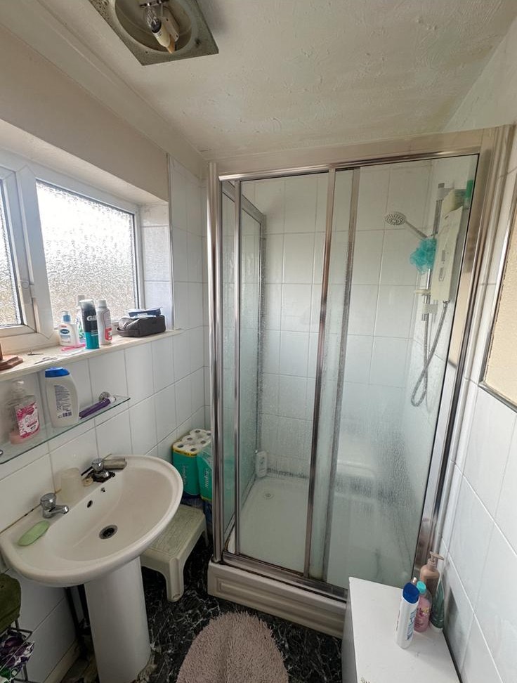 Bathroom before renovation by Yorkshire Green Heating
