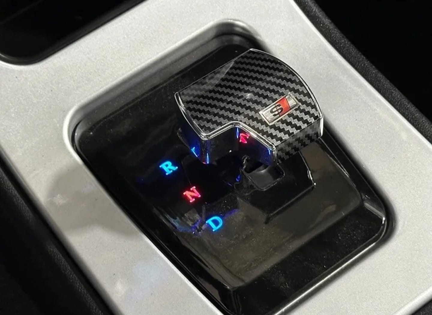 E Tronix Pick Up - Vista trasera y luces LED