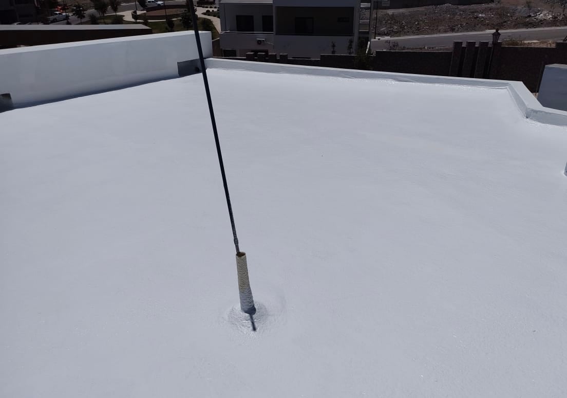 Equipo AislateR trabajando en aislamiento térmico