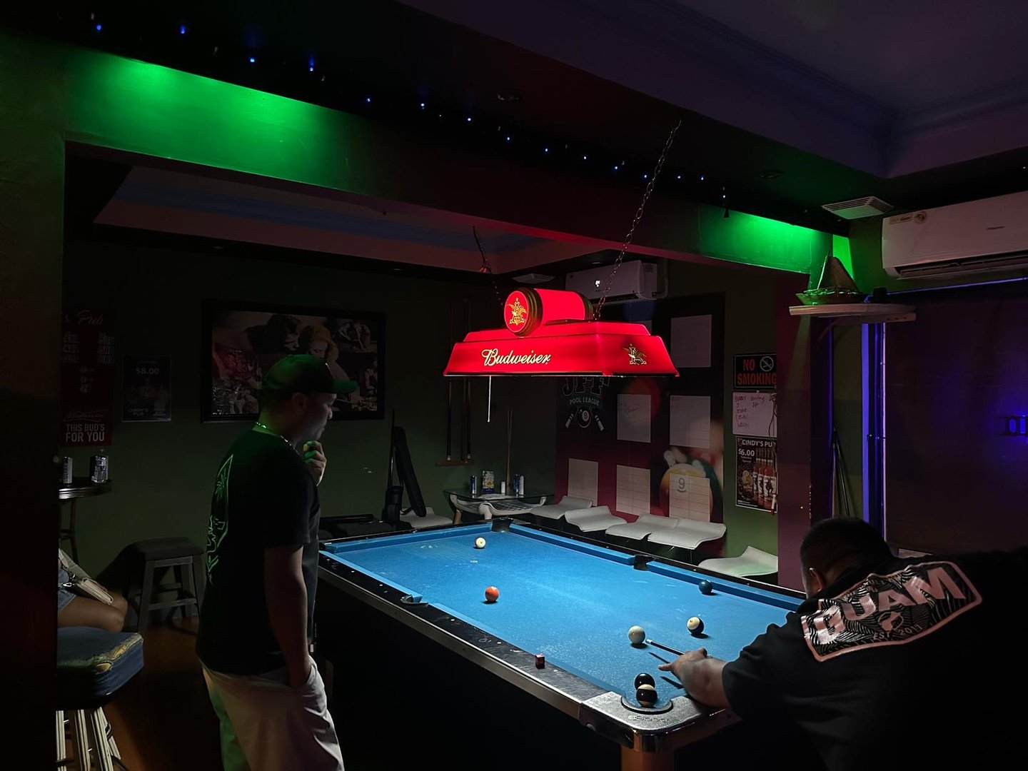 Cindy's Pub atmosphere