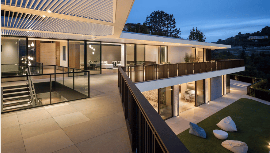 Modern luxury home in the Brentwood neighborhood of Los Angeles
