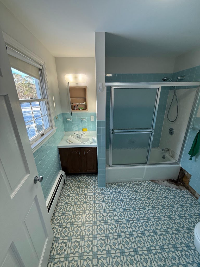 Bathroom remodeling by Fonseca's Carpentry