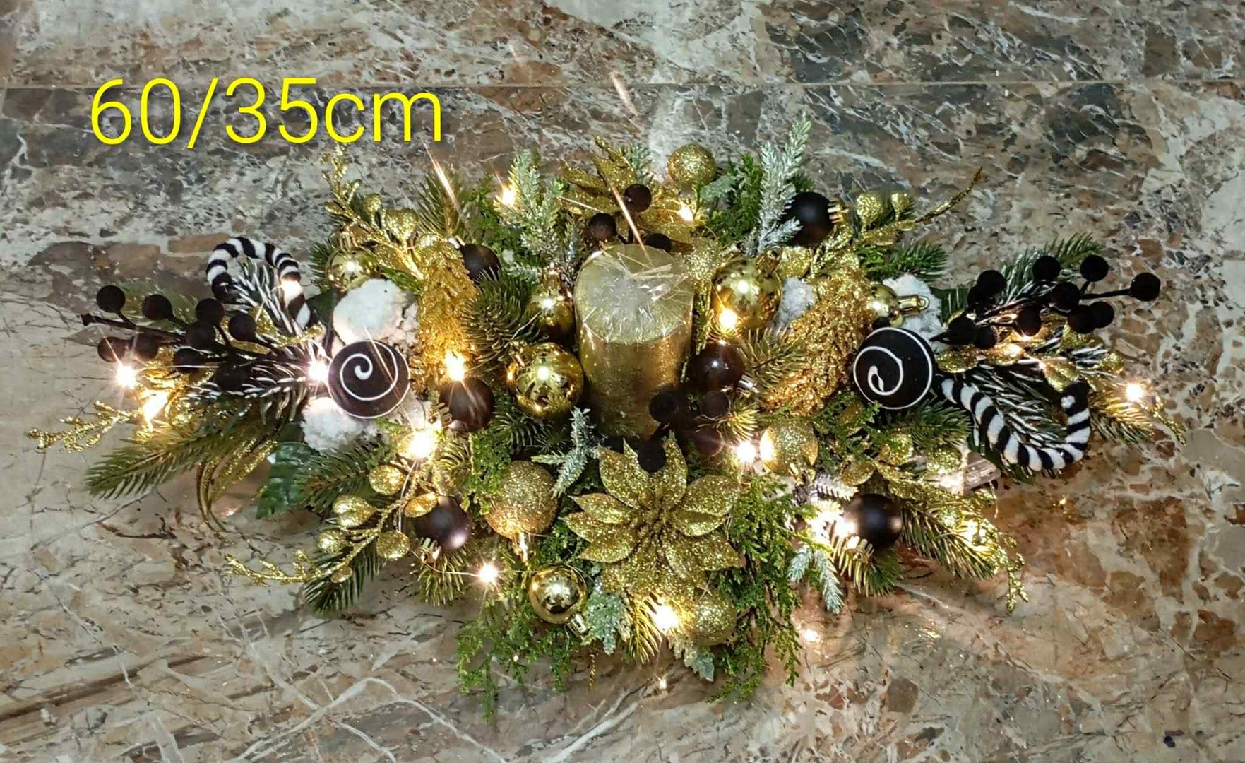 Bożonarodzeniowa kompozycja kwiatowa