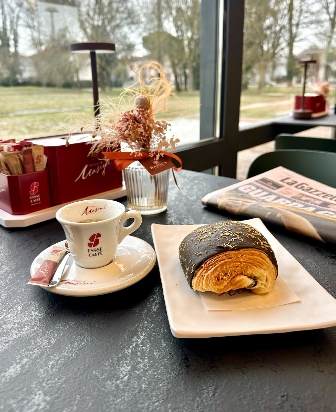 Zona bancone Bar L'École