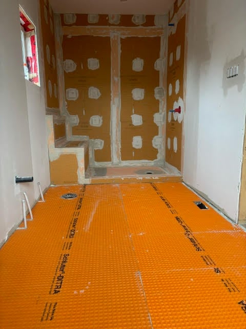 Bathroom before renovation - view 1